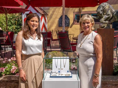 Mauritia Mack und ihre Charity-Schmuckkollektion "Mauritia Mack by LEONARDO“.