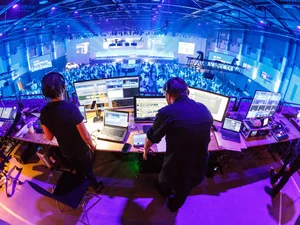 Blick auf Das Studio im Europa-Park Confertainment Center von dem FOH-Bereich der Veranstaltungstechnik.