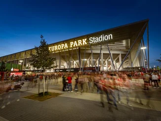 Das Europa-Park Stadion des SC Freiburg von außen.