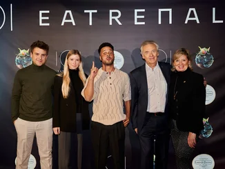 Alexia Mack gemeinsam mit ihrem Partner, ihren Eltern Jürgen und Mauritia Mack und Influencer/Comedian "Cossu" im Eatrenalin.