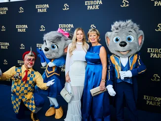 Mauritia Mack, ihre Tochter Alexia, Ed & Edda und ein Statist des Europa-Park auf der Gala zum 50. Jubiläum des Europa-Park.
