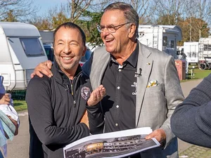 DJ BoBo und Roland Mack bei der Projektpräsentation des "Europa-Park Kinderhaus Kleine Helden" in der Silver Lake City.