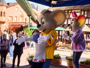 Ed Euromaus und Edda Euromausi beim Meet & Greet mit Kindern im Europa-Park. 