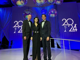 Thomas und Katja Mack mit Oliver Altherr bei den TEA Thea Awards 2024.
