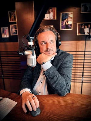 Michael Mack bei der Aufnahme seines Podcasts "The World Beyond".