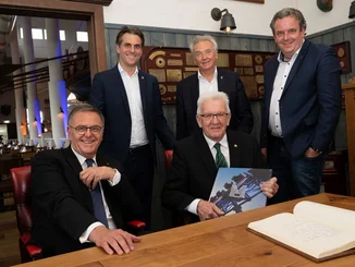 Roland, Jürgen, Thomas und Michael Mack mit Ministerpräsident Winfried Kretschmann.