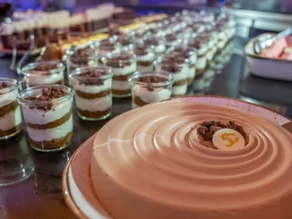 Ein Dessertbuffet bei einer Küchenparty im Europa-Park Erlebnis-Resort.