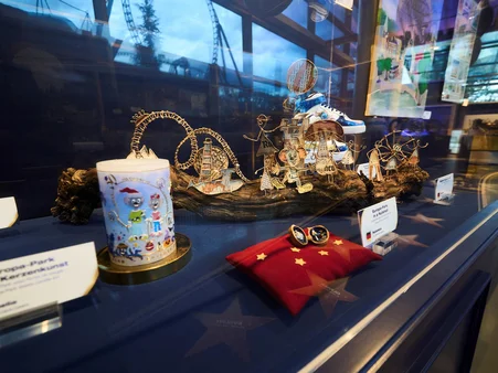 En 2025, année anniversaire, Europa-Park a présenté l'Art-Boulevard, sous la devise « Montrez nous vos plus beaux moments des 50 ans d'Europa-Park ».