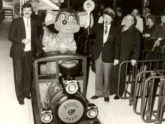 Roland, Jürgen und Franz Mack, zusammen der Euromaus, bei der Eröffnung des Alpenexpress 1984 im Europa-Park.