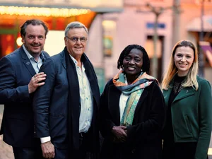 Michael Mack, Roland Mack, Auma Obama und Christina Rees nach der Podcastaufnahme von "The World Beyond – Michael Mack and his Emotioneers of Tomorrow".