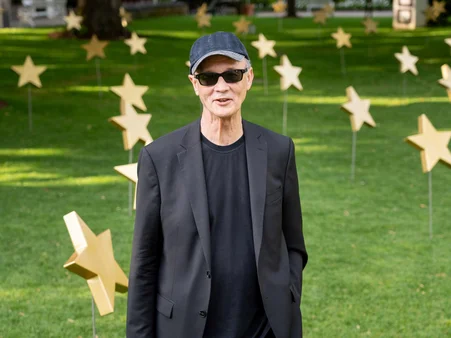 Ottmar Hörl, artiste, dans son installation « Europe - Jardin des étoiles ».