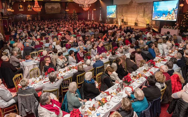 Gute besuchte Benefizveranstaltung für Einfach Helfen e. V. 