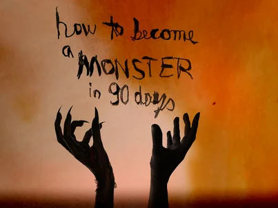 Eine Menschenhand und die eines Monsters greifen nach den Worten "How to become a Monster in 90 Days".
