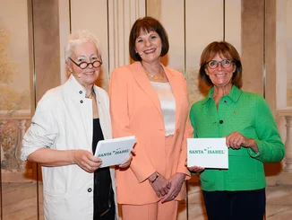 Marianne Mack (re.) und Barbara Dickmann (li.) mit der Referentin Ute Janik bei der ehrenamtilchen Vortragsreihe "Neue Perspektiven".