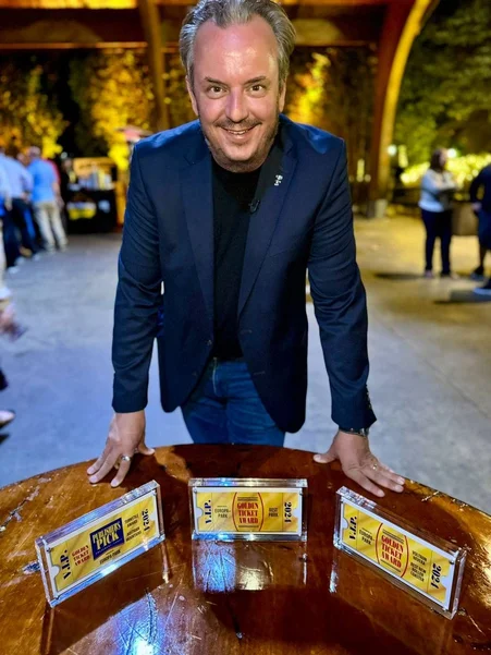 Michael Mack, geschäftsführender Gesellschafter des Europa-Park, mit dem Golden Ticket Award 2024.