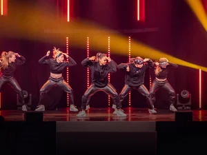 Junge Tänzerinnen der TALENT ACADEMY Europa-Park bei einem Auftritt.