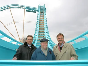 Jürgen, Franz und Roland Mack auf der Attraktion Atlantica SuperSplash. 