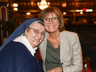 Marianne Mack und die ehrenamtliche Referentin Schwester Teresa Zukic.