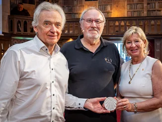 Mauritia Mack und ihr Mann Jürgen begrüßen Pilger zur "Muschel in Europa" im Europa-Park Erlebnis-Resort.