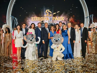 Familie Mack mit Ed und Edda auf der großen Bühne der Gala zum 50. Jubiläum des Europa-Park.