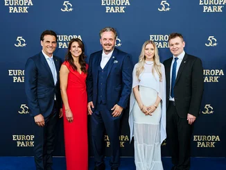 Die achte Generation der Familie Mack auf dem blauen Teppich der 50 Jahre Gala.