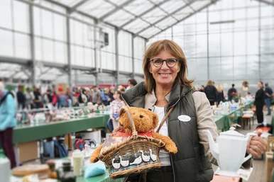 Portätaufnahme von Marianne Mack beim jährlichen Charity-Flohmarkt im Europa-Park Erlebnis-Resort. 
