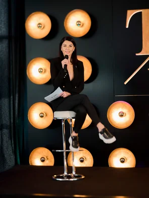 Katja Mack bei der Eröffnungsrede des neuen Gebäudes der TALENT ACADEMY Europa-Park. 