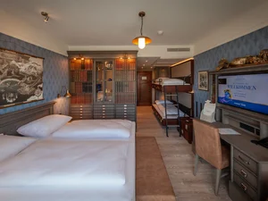 Das Standard Vierbettzimmer Plus im Hotel "Krønasår" mit einzigartiger nordischer Thematisierung und Liebe zum Detail.