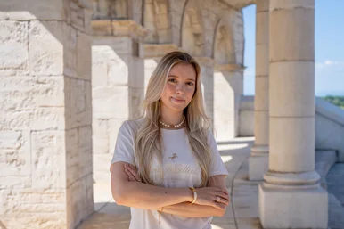 Portraitaufnahme von Alexia Mack.