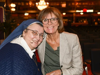 Marianne Mack mit der ehrenamtlichen Referentin Schwester Teresa Zukic.