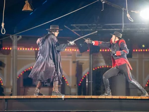 Die Pferde- und Akrobatikshow die Legende des Zorro im Spanischen Themenbereich des Europa-Park. 