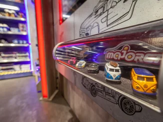 Nahaufnahme der Sammler-Spielzeugautos in der Majorette Factory im Europa-Park.