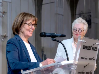 Marianne Mack bei einer Rede während der ehrenamtlichen Vortragsreihe "Neue Perspektiven".
