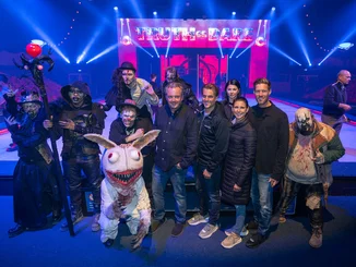 Michael Mack, Thomas Mack, Katja Mack, Ann-Kathrin Mack und Nicolas Mack, gemeinsam mit schaurigen Darstellern bei Traumatica.