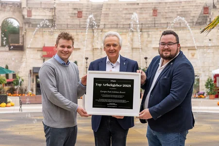 Jürgen und Frederik Mack freuen sich über die Auszeichnung als Top Arbeitgeber.