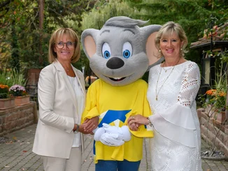 Marianne Mack (li.), Mauritia Mack (re.) und Ed Euromaus (Mitte).