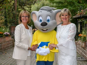 Marianne Mack (li.), Mauritia Mack (re.) und Ed Euromaus (Mitte).