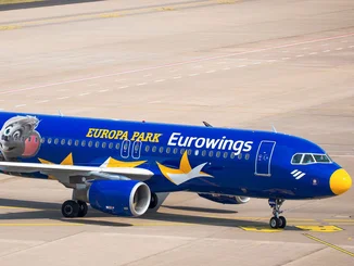 Ein Airbus 320 von Eurowings mit Logo des Europa-Park und Print der Euromaus.