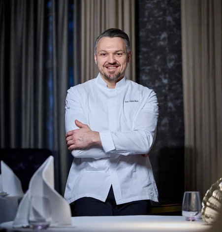 Peter Hagen-Wiest im Ammolite – The Lighthouse Restaurant.