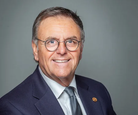 Porträtaufnahme von Roland Mack.